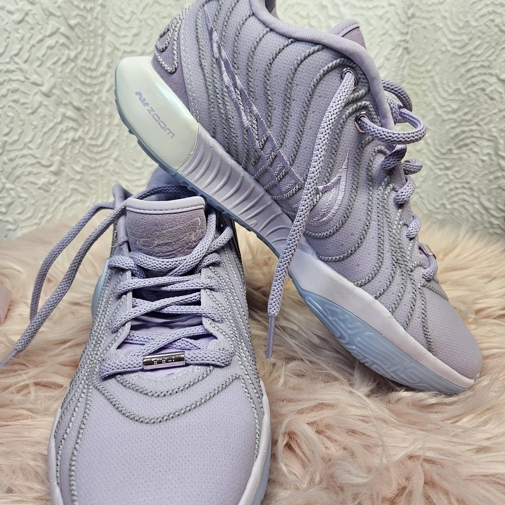 Nike LeBron James XXl Purple Sneakers with Modern Design